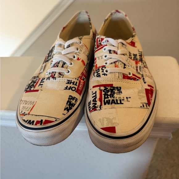 Vans Men’s Official Packaging Label Cream and Red Graphic Sneakers Sz 11 - Picture 3 of 8